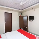 Oyo 4011 Hotel Travellers Inn