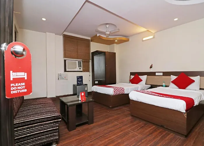 Oyo 4011 Hotel Travellers Inn
