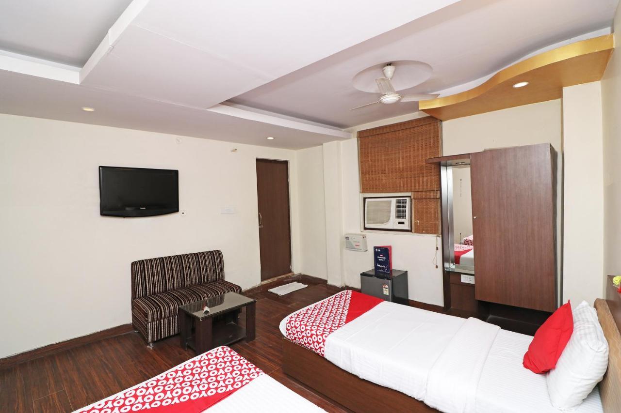 Oyo 4011 Travellers Hotel Lucknow