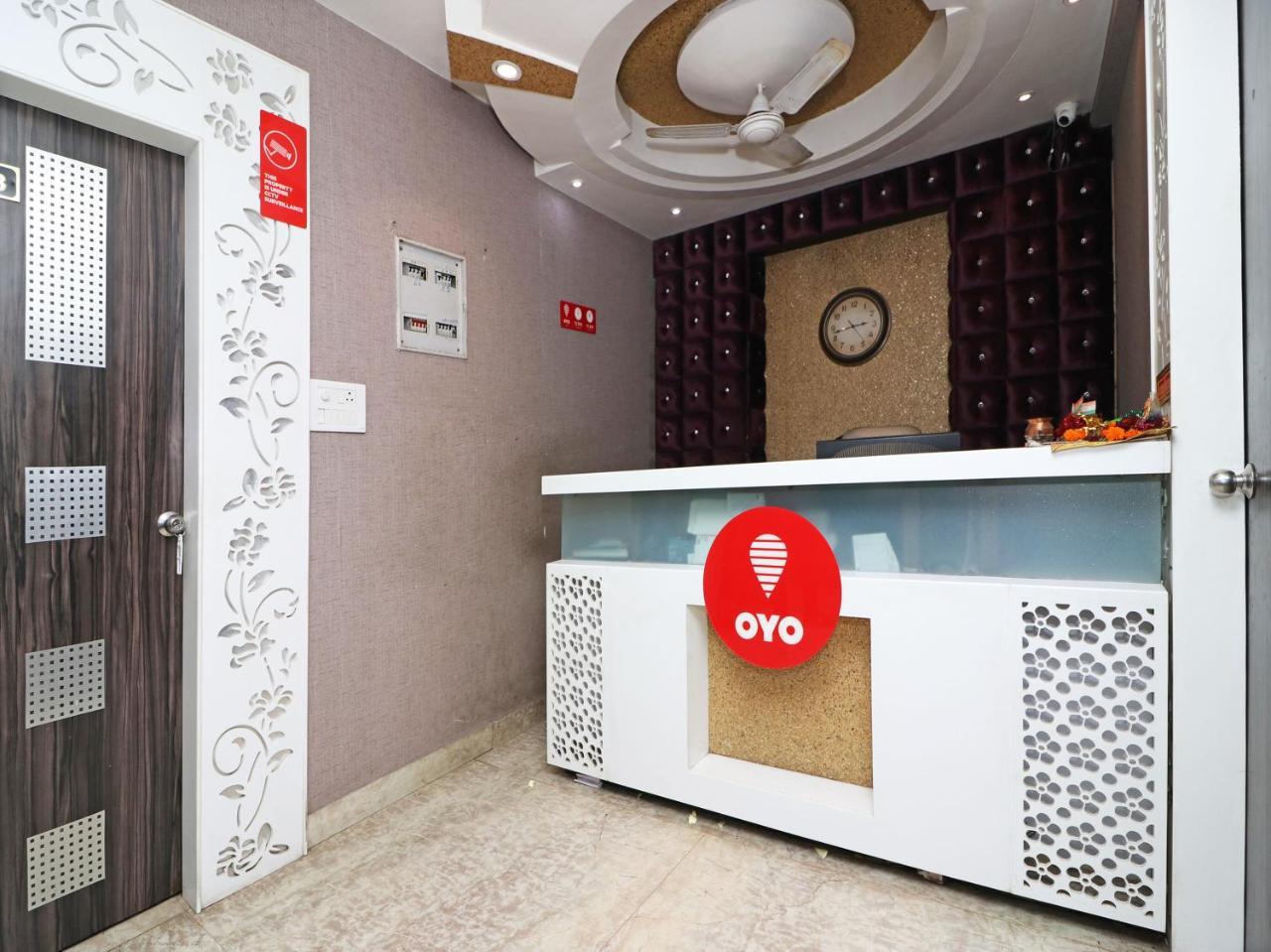 Oyo 4011 Travellers Hotel