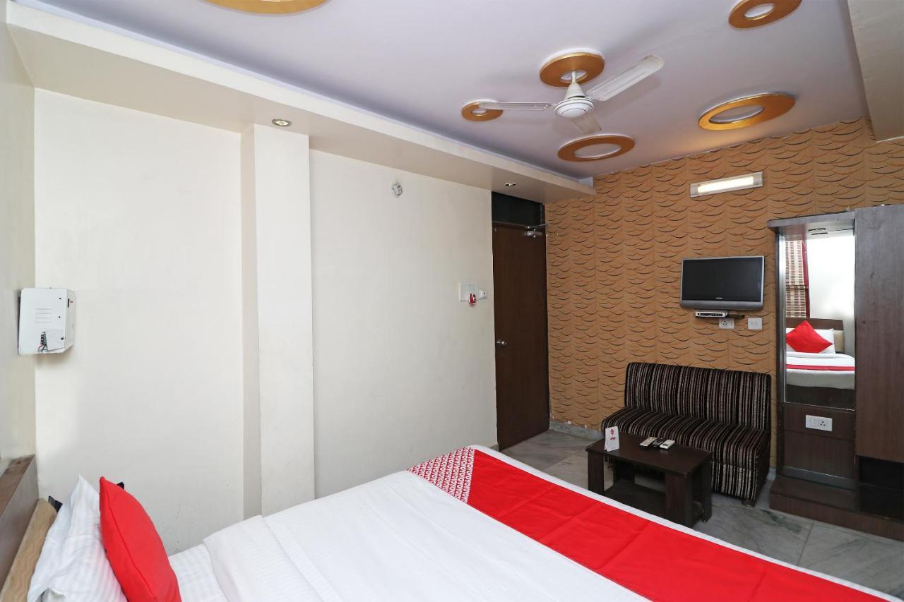 Hotel Oyo 4011 Travellers