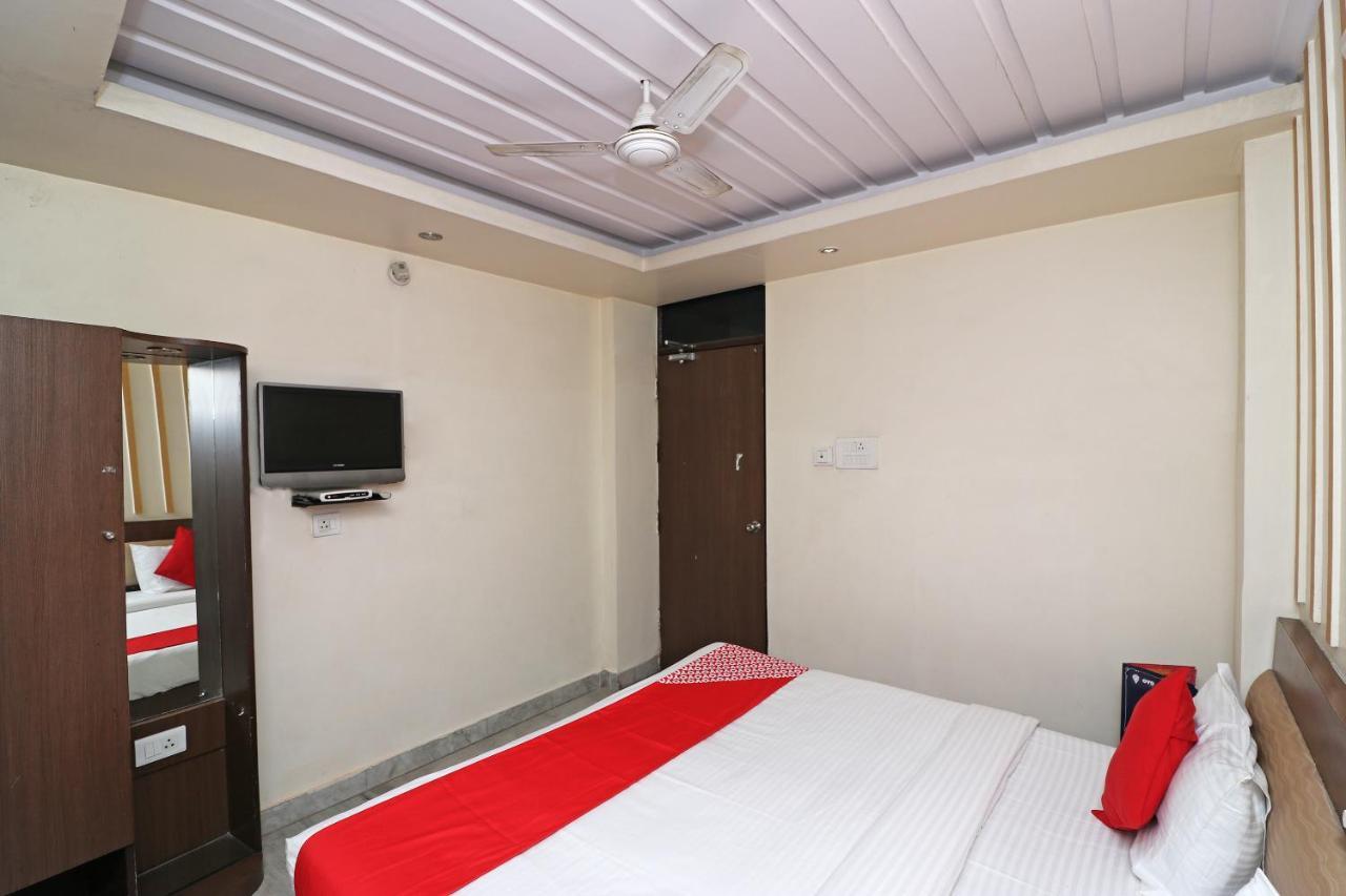 Hotel Oyo 4011 Travellers 2*