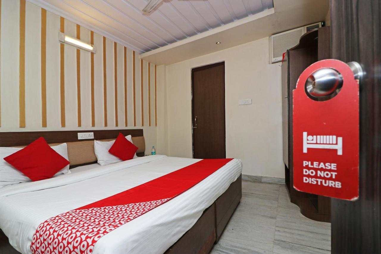 Oyo 4011 Travellers 2* Lucknow