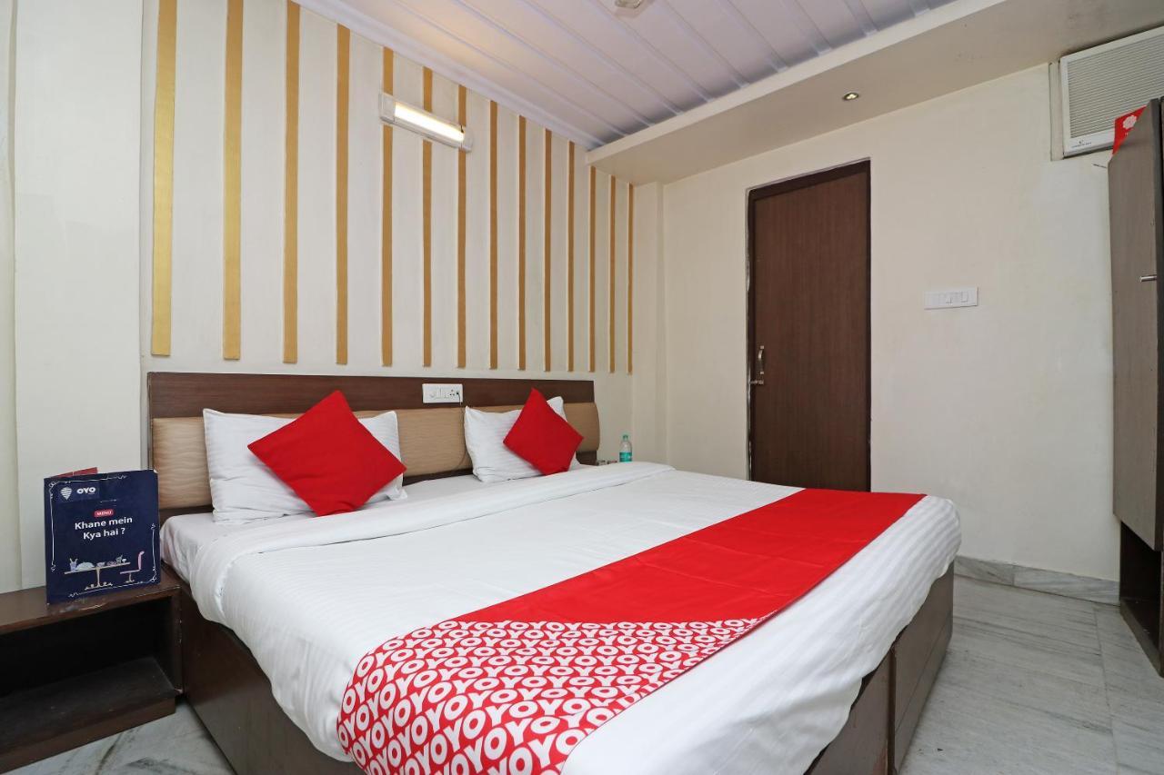 Oyo 4011 Travellers Hotel