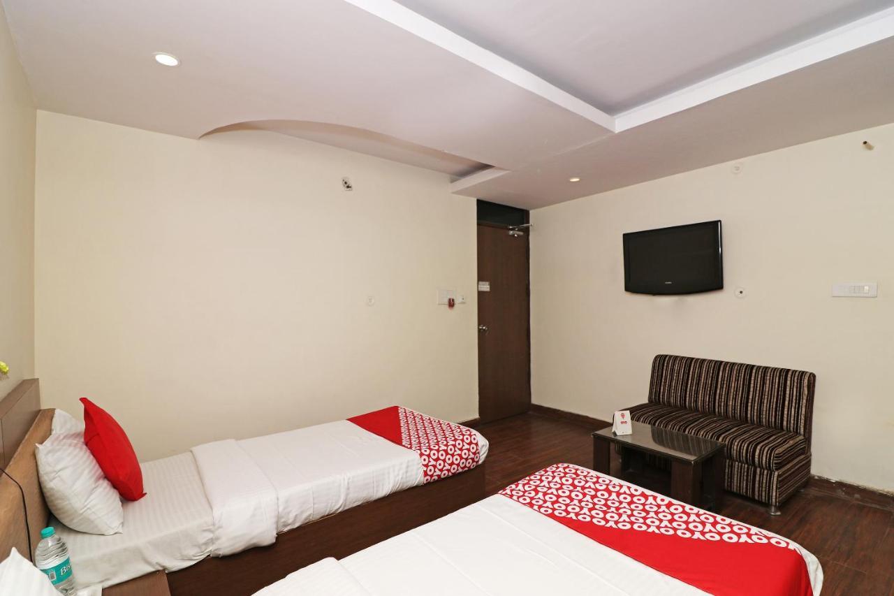 Hotel Oyo 4011 Travellers Lucknow