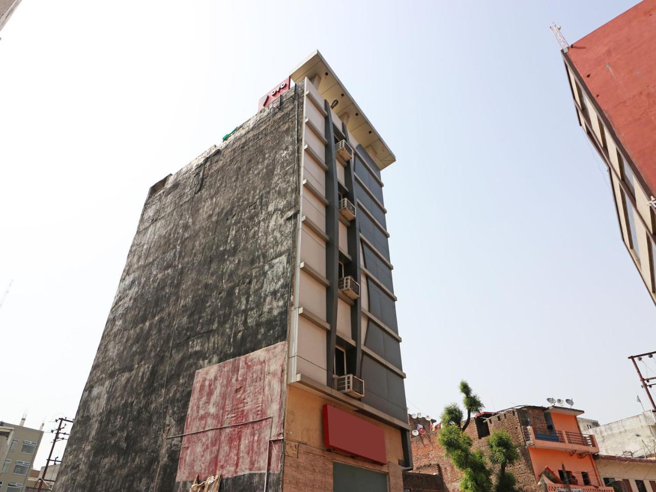 Hotel Oyo 4011 Travellers
