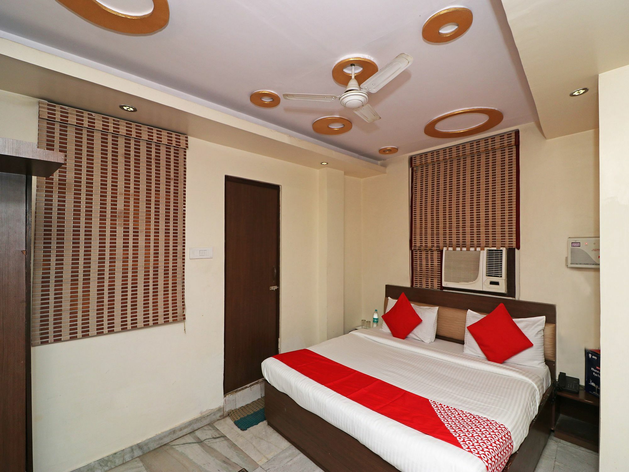 Oyo 4011 Travellers 2* Lucknow
