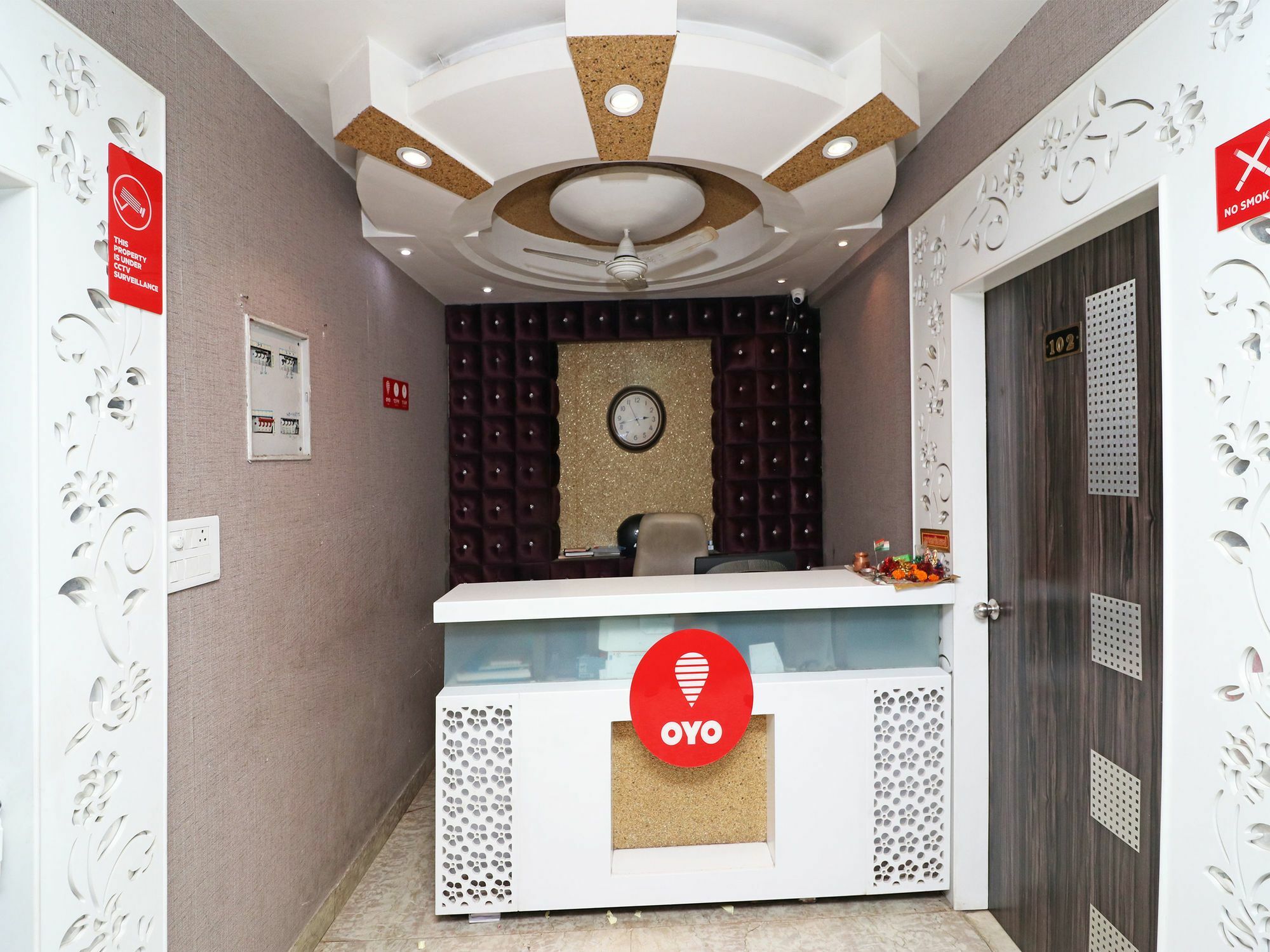Hotel Oyo 4011 Travellers Lucknow